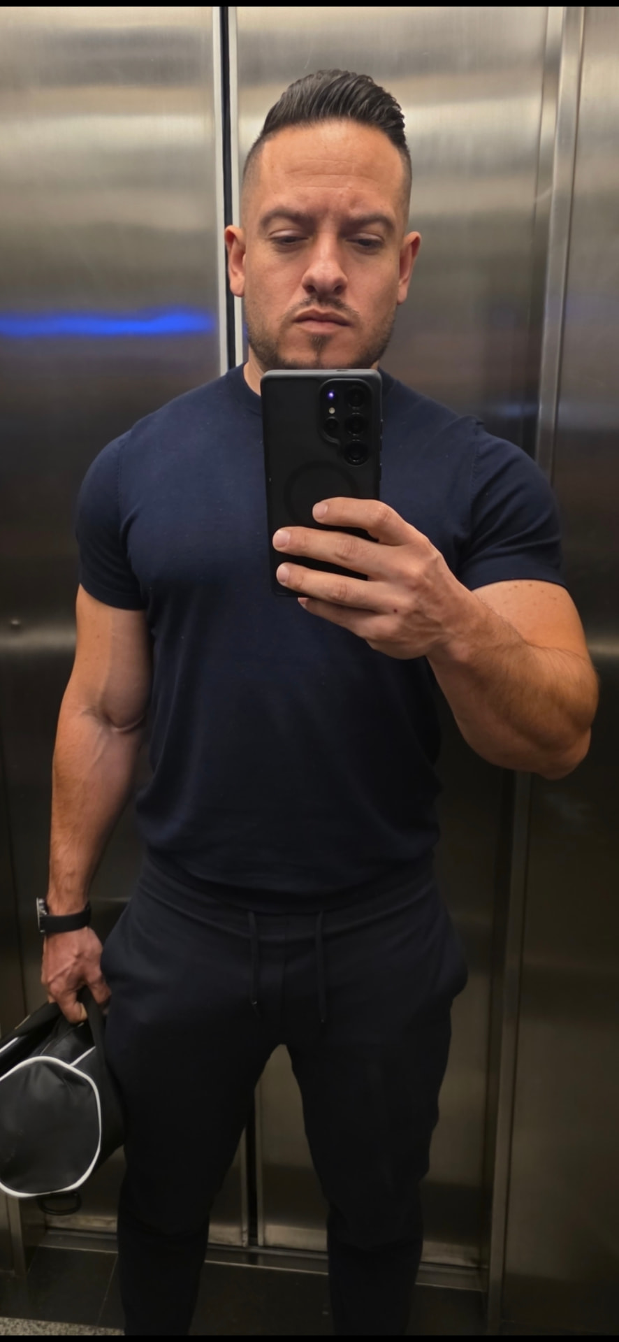 Gilmar saindo para treinar antes do expediente